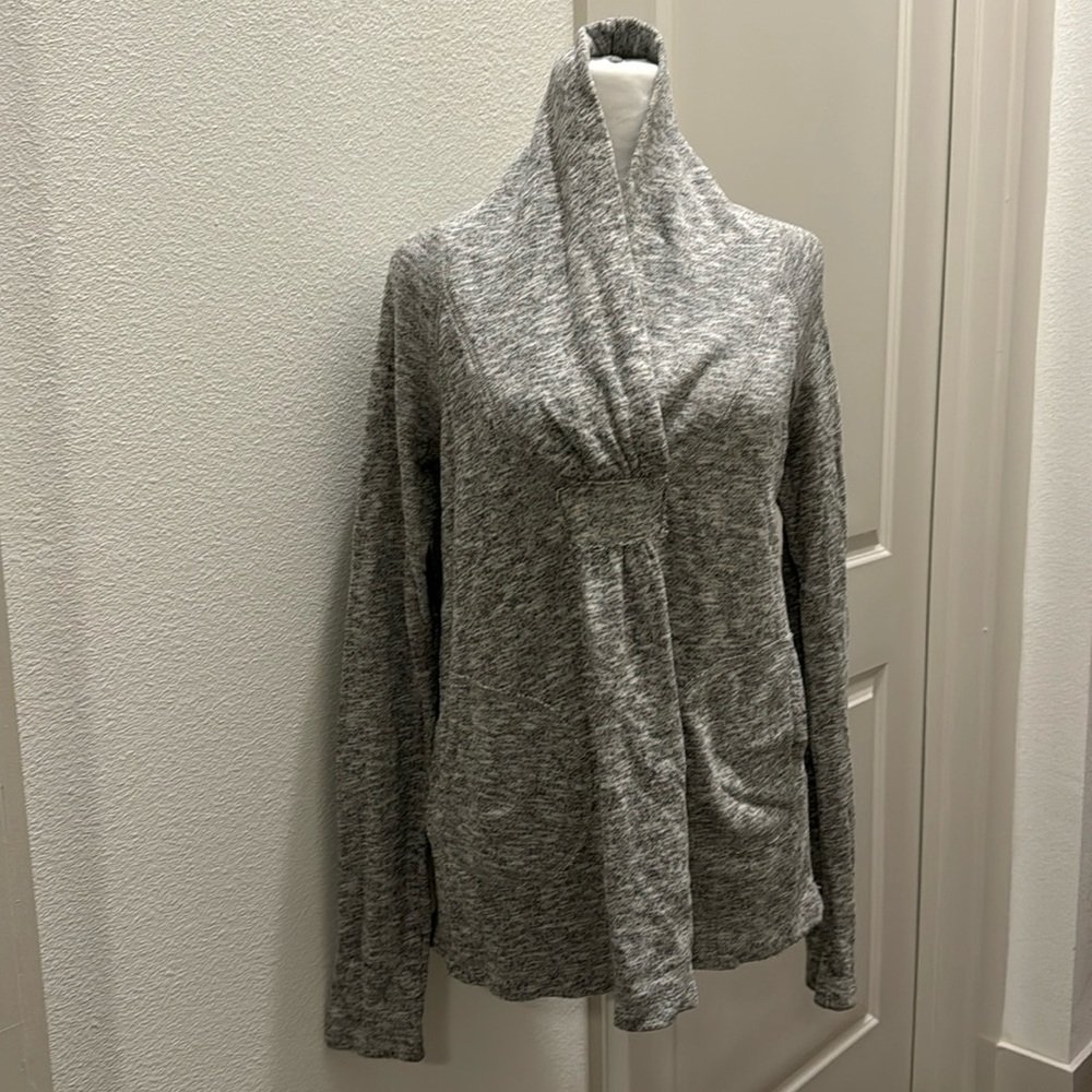 Anthropologie pull over, top sweatshirt, distressed, look, size small